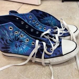 Blue tie die converse
